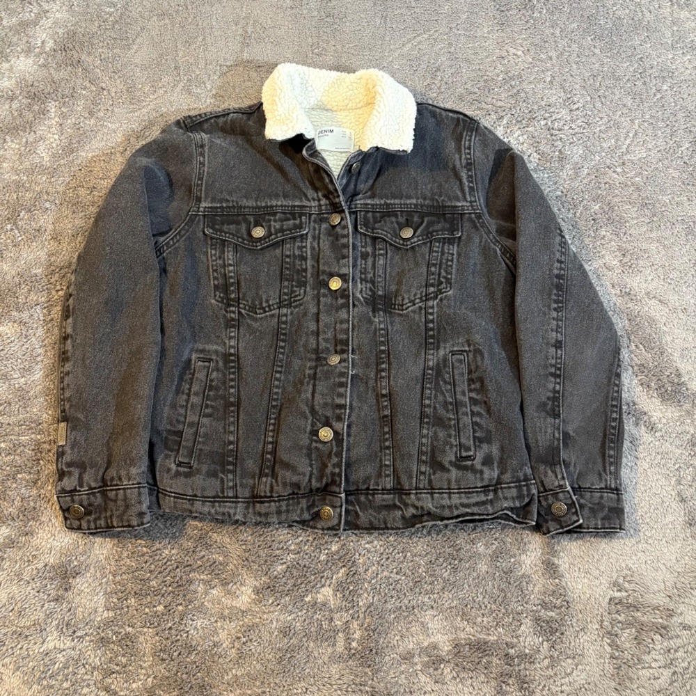 Bershka‎ Women's Charcoal Grey Denim Sherpa Lined Trucker Jacket